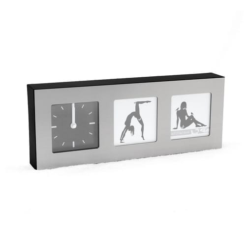 Часовник за стена с две квадратни снимки