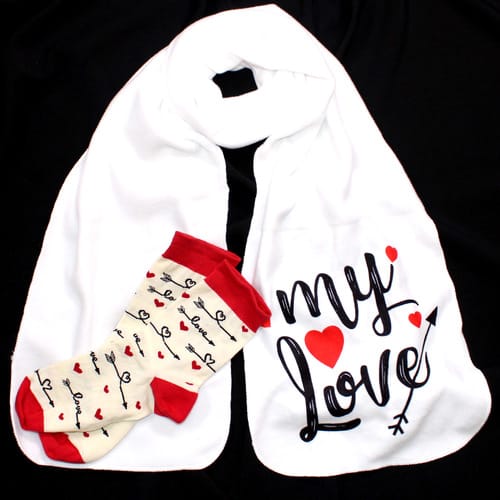 Комплект чорапи и шал в кутия сърце - модел 5