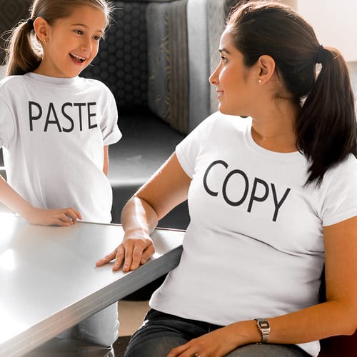 Двойка тениски за 8 Март с текст: Copy/Paste