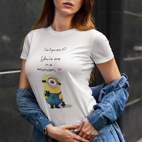 Тениска с надпис: "Can't you see it? You are one in a minion"