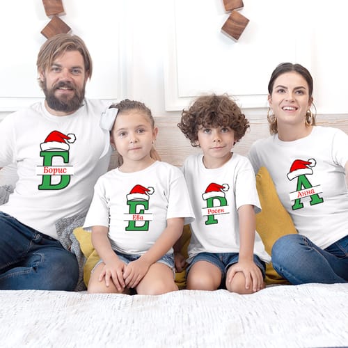 Комплект семейни Коледни тениски, дизайн Букви и шапки с имена (3 или 4 тениски)