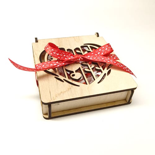 Дървена кутия с 14 романтични пожелания
