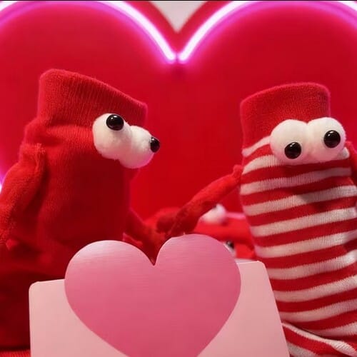 🧦❤️ Влюбени чорапки с магнитни ръчички – комплект за двама ❤️🧦