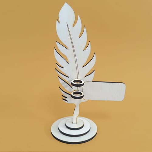 Дървена стойка за химикалка „Перо“ с надпис