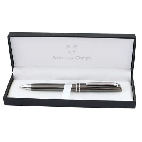 Гравирана метална химикалка с име и послание "Усмихвай се!"