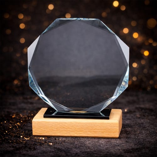 Гравиран стъклен плакет 19 х 16 см / GL2501B