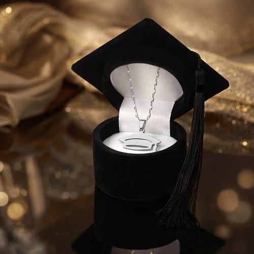 🎓 Колие шапка за завършване, сребристо | Малък символ на голям успех